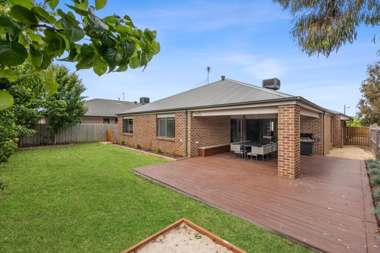 Summer Breeze - 10 Mins To Barwon Heads & Torquay! Holiday home Mount Duneed